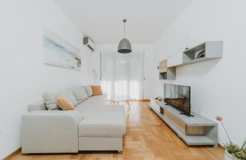 Rozino Apartment | Modern Spacious Mediterranean Fully Equipped 1BR Apartment in Budva, Free Parking
