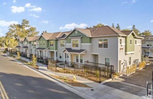 Chico Apartment | Modern Spacious Pool Apartment PET FRIENDLY