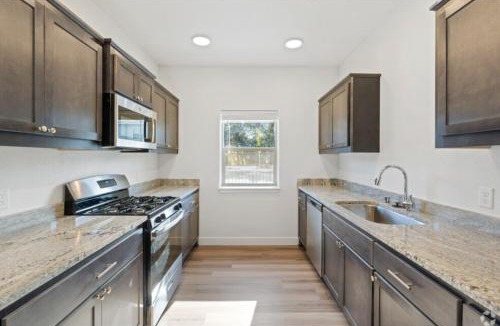 Chico Apartment | Modern Spacious Pool Apartment PET FRIENDLY