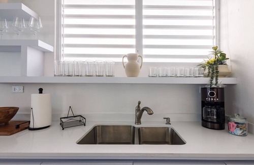 Eleanor Roosevelt House | Modern & Spacious Retreat in Hato Rey | Sleeps 16+