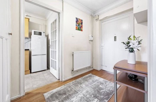 Hanger Hill Apartment | *Modern Spacious studio flat in Ealing*