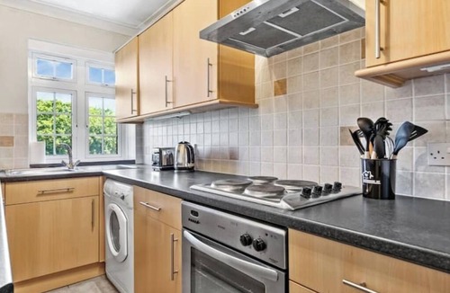Hanger Hill Apartment | *Modern Spacious studio flat in Ealing*