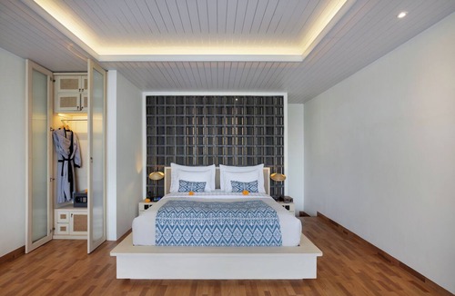 Batu Bolong Resort | Modern Spacious Suite Room in Canggu