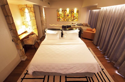 North Legian Hotel | Modern Spacious Suite with Free Stocked Minibar (TStone Suite3)