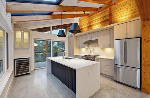 Garibaldi Highlands House | Modern & spacious timber frame home, 3 bed, 5 bath. W/Sauna + Espresso