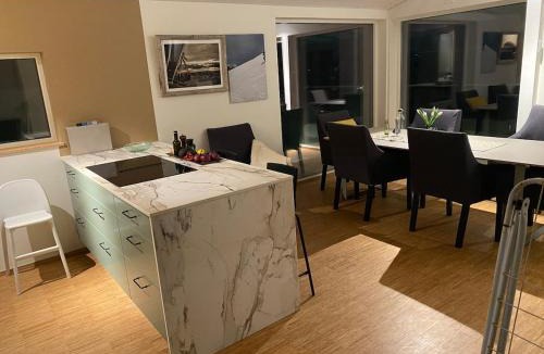 Al Municipality Apartment | Modern, spacious top apartment