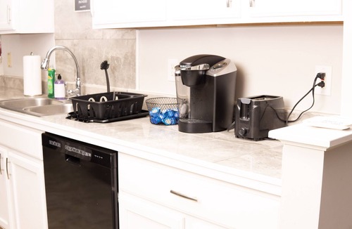 Davis Lake - Eastfield House | Modern & Spacious Townhome in University Area