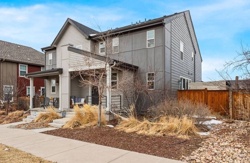 Stapleton House | Modern Spacious TownHome in Central Park