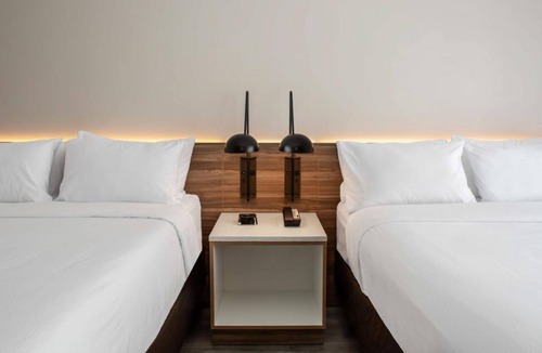 Dania Beach Hotel | Modern & Spacious Unit with Rooftop Pool | Free Parking | Close to Airport