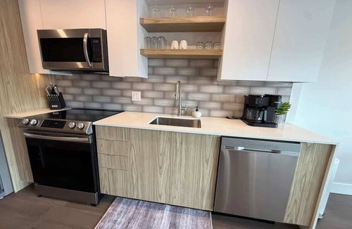 Downtown Halifax Apartment | Modern & spotless 1 BR downtown with 6 appliances