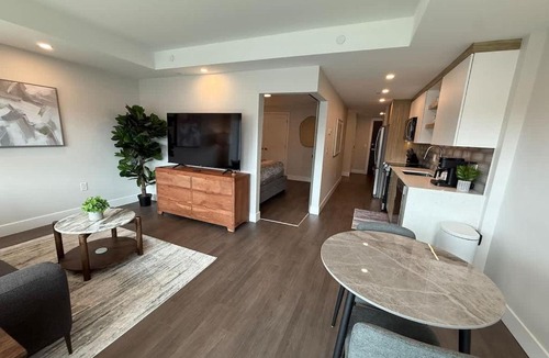 Downtown Halifax Apartment | Modern & spotless 1 BR downtown with 6 appliances