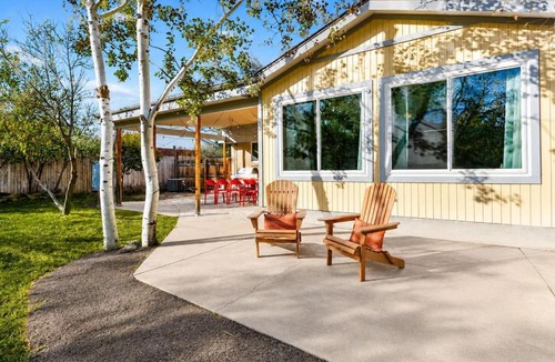 Lamar Heights Area House | Modern Stay Home with Game Rooms and Spacious Backyard