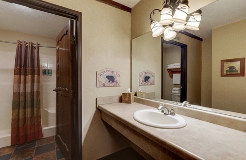 Moline Hotel | Modern Stay in Moline w/Pool Onsite| 1.5 mi to Rock Island Arsenal Museum