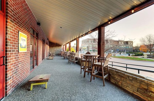 Moline Hotel | Modern Stay in Moline w/Pool Onsite| 1.5 mi to Rock Island Arsenal Museum