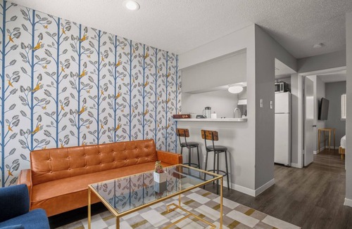 Hancock Apartment | Modern Stay Near Downtown | Fast Wi-Fi+ Parking