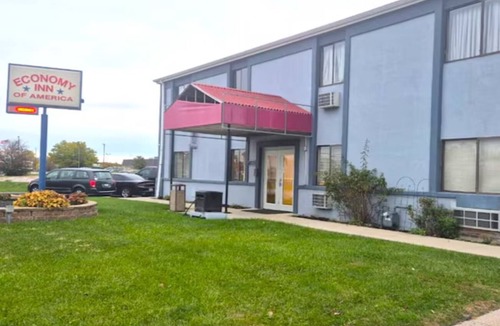 Merrillville Hotel | Modern Stay | Steps To Southlake Mall | Albanese Candy Factory & Waterpark