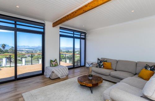 Bellville House | Modern Stellenberg Retreat w Pool & Mountain Views