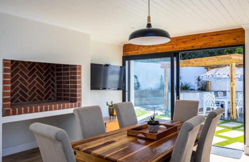Bellville House | Modern Stellenberg Retreat w Pool & Mountain Views