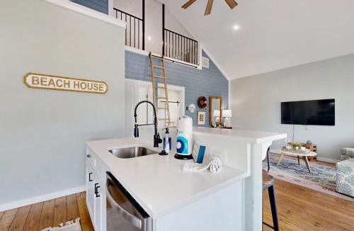 Port Bolivar House | Modern Steps to Beach Shared Pool & Playground