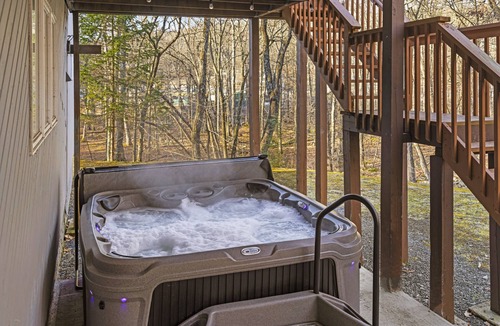 Bushkill House | Modern Stream-front property with hot tub.