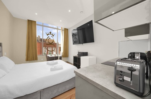 Valentines Apartment | Modern Studio 1 Min Walk to Ilford Station