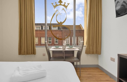 Valentines Apartment | Modern Studio 1 Min Walk to Ilford Station