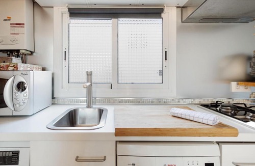 El Guinardo Apartment | Modern Studio 10mins to La Sagrada Familia