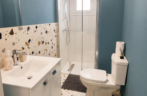 Limassol Apartment | Modern Studio 11 private Kitchenette and Bathroom