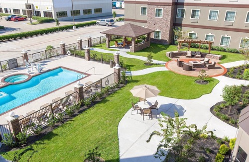 Spring Branch West Apartment | Modern Studio | 24 Hour Business Center + Fitness Center + Outdoor Pool