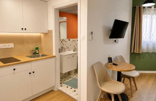 Limassol Apartment | Modern Studio 4 private Kitchenette and Bathroom