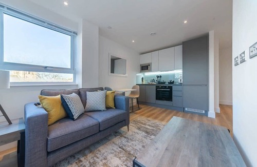 East Grinstead Apartment | Modern Studio Apartment in East Grinstead