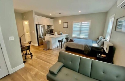 Central West End Apartment | Modern Studio Apartment in Central West end, BJ Hospital
