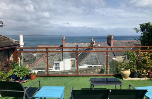 Newlyn Apartment | Modern studio apartment with outstanding views, sleeps 2