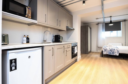 Broadstone Apartment | Modern Studio APT : 20 Min Walk to Ha'penny Bridge