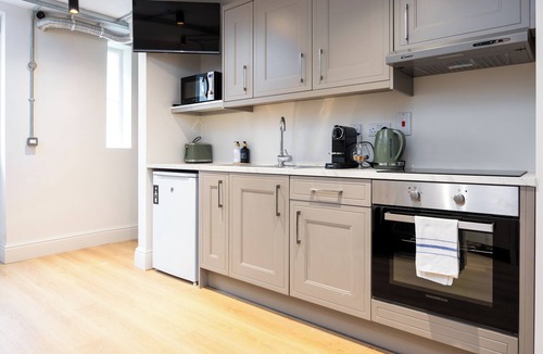 Broadstone Apartment | Modern Studio APT : 20 Min Walk to Ha'penny Bridge