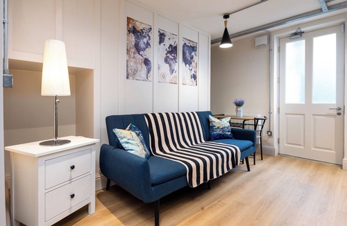 Broadstone Apartment | Modern Studio APT : 20 Min Walk to Ha'penny Bridge