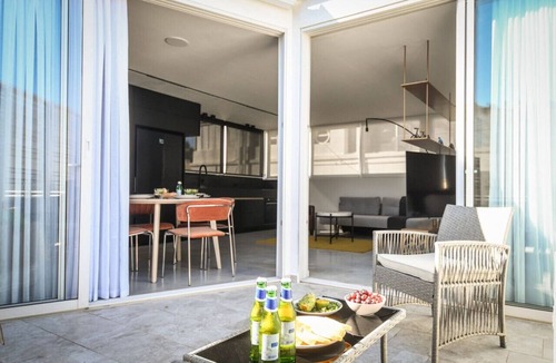 Tel Aviv City Center Apartment | Modern Studio Apt with Balcony