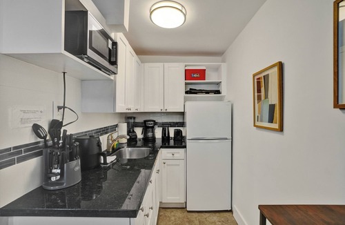 Coral Ridge House | Modern Studio blocks to the beach w/pool&Tiki Bar