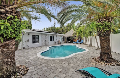 Coral Ridge House | Modern Studio blocks to the beach w/pool&Tiki Bar