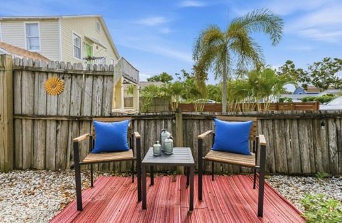 St. Petersburg Hotel | Modern Studio Balcony Pet Friendly