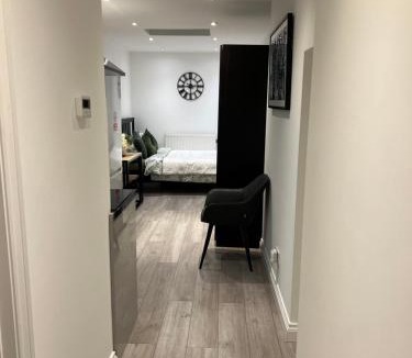 Langley Marish Apartment | Modern Studio flat with free parking