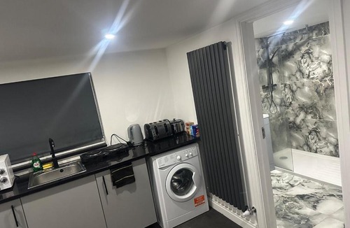 Basildon Apartment | Modern Studio Flat In A Guest House In Basildon Town Centre