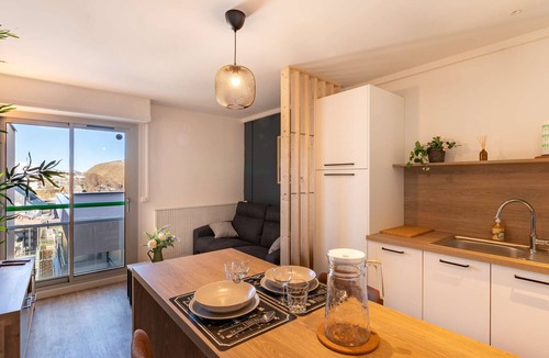 Eaux-Bonnes Apartment | Modern studio for 2 with equipped kitchen and TV in Gourette