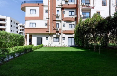 Cairo Apartment | Modern Studio for Solo Travelers in Golden Gates Compound | 15 mins from Cairo Airport