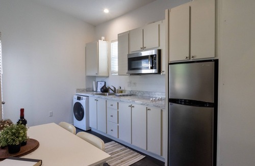 Culver - West House | Modern Studio House - Fully private & 5 min to beach