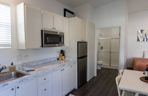 Culver - West House | Modern Studio House - Fully private & 5 min to beach