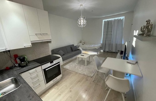 Alppiharju Apartment | Modern studio in a central location - Kallio