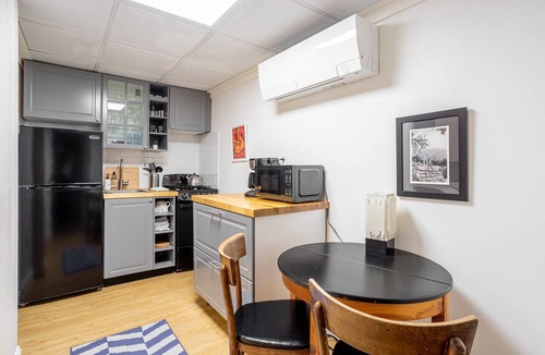 Kingston Apartment | Modern Studio in Downtown Kingston