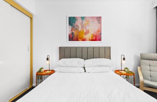 Parramatta Apartment | Modern Studio in Parramatta Pool AC Workspace