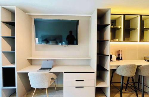 Apoquindo Apartment | Modern Studio in Prime Laundry Rooftop Pool Gym